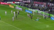 第86分钟法兰克福球员马丁·欣特雷格射门 - 打偏