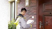 没文化真可怕，快递小哥闹笑话