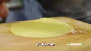 80岁老伯坚持手工做菠萝包，还原老广的味道，外皮是点睛之笔！