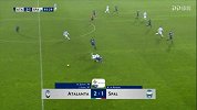 第85分钟亚特兰大球员戈森斯抢断成功