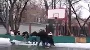 篮球-14年-疯狂的俄罗斯人 百人篮球场群殴-专题