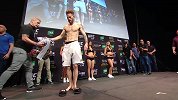 UFC234称重对视仪式全程 龙蛛大战明日如约奉上