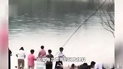 大爷大妈围聚水库“放生”矿泉水，媒体：别让奇葩“放生”雷人了