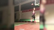 酷炫投篮！不看篮筐也能进？