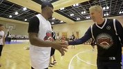 篮球-14年-2014韦德梦幻篮球训练营 现场学员太嗨太疯狂-新闻