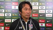 泰国女足全队抵达球场神情轻松 主教练表示会全力以赴拿下比赛