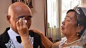 7旬双胞胎兄弟带老伴补拍婚纱照 见到妻子换上婚纱当场幸福落泪
