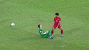 本场首黄！沙林甘鲁莽动作遭主裁黄牌警告