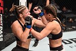 太狠了！UFC女子猛将一肘定乾坤  对手伤势过重遭医生叫停
