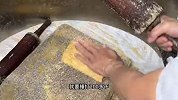 福建大叔传承祖辈5代的手艺，手工制作贡糖，一块糖皮手工锤200下
