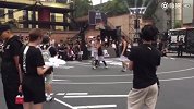 汤普森街球比赛扣篮失败颜面尽失