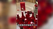 顾客买酒泡蜂打翻网盒，虎头蜂群在店内飞舞，店家头被蜇肿：特疼
