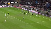 下半场补时第4分钟法兰克福球员达科斯塔射门 - 打偏