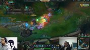 LOL：洞主铁男下路团战一打三！凯哥千里支援助力三杀！