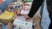 对冬天基本的尊重！东北小镇气温零下29度 当街卖雪糕生意红火