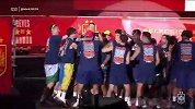 排面！夺冠庆祝活动上球员列队迎接罗德里