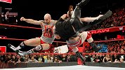 WWE-17年-RAW第1281期：萨摩亚乔叫嚣激将罗门 捍卫者不敌纷纷“倒地”-花絮