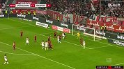 下半场补时第1分钟杜塞尔多夫球员艾汉射门 - 被扑