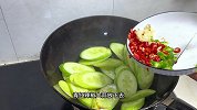 以后想吃黄瓜，就像我这样做，做个煎黄瓜，做法简单，好吃又美味