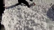 极限-15年-美国男子登山遇雪崩被埋 摄像头记录全过程-新闻