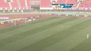 青岛黄海边路再造杀机 刘龙禁区弧顶射门擦着立柱高出