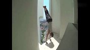 极限-15年-玩得就是心跳！小伙高楼玩倒立-新闻