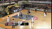 CBA-1314赛季-季后赛-1/4决赛-第1场：特尔菲尔强行突破上篮得分还造成防守球员犯规-花絮