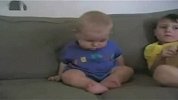 搞笑-20120326-和睡神搏斗的小孩子1