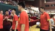 中国篮球-17年-中澳热身赛G1-为男篮助威！姚明现场督战蓝队比赛-花絮