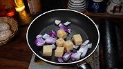 洋葱炒鱼豆腐教程，百吃不腻的咖喱洋葱炒鱼豆腐，超级开胃