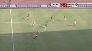 绿城后卫解围失误后舍身堵抢眼 形成反击杨超贡献神扑
