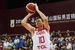 中国男篮队长周鹏分享健身妙招 手术后保持状态就靠这