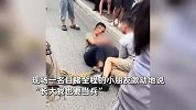 小偷盗窃后逃窜，路过的兵哥哥飞身锁喉擒贼，小朋友：我也要当兵