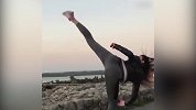 现在的美女都练跆拳道？这脚飞踢实在专业