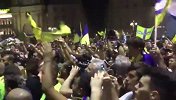 足球-17年-坚韧不拔不离不弃 帕尔马球迷疯狂庆祝球队升级-专题