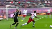 第7分钟RB莱比锡球员穆基勒抢断成功