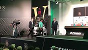 德国队召开首个新闻发布会 勒夫绿色训练服抢眼
