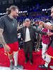贝克汉姆现身NBA中国赛 火箭球员上前问候