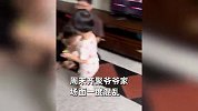 5姊妹生10个小孩，齐聚爷爷家场面混乱！爷爷生无可恋不想进家