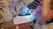 男子洗澡时捡肥皂被卡便池 趴在厕所动弹不得