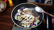 金针菇怎么炒着好吃，简单又好吃的花菜炒金针菇，清爽开胃