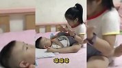 盘点哥哥姐姐带娃的名场面，你是懂带娃的，自成一派