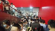 重庆地铁1号线设备突发故障 网友堵哭了：赔全勤奖