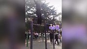 民间体操高手！大叔真是秀到极限 这动作难度系数太高