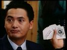 电影里周润发炫技时刻！一手纸牌玩天下