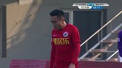 可惜！桑一非禁区前抽射 皮球擦门框而出