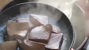 炒猪血，千万别直接下锅，多做这一步，出锅又滑又嫩，下饭又解馋