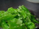 青椒炒皮蛋_在家试一试好不好吃你们说了算