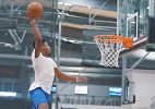 NBA新一代暴力美学代表？小史密斯野球场频频秀平筐暴扣