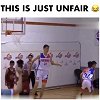 加拿大13岁2米13中锋统治球场 这身高打儿童筐太不公平